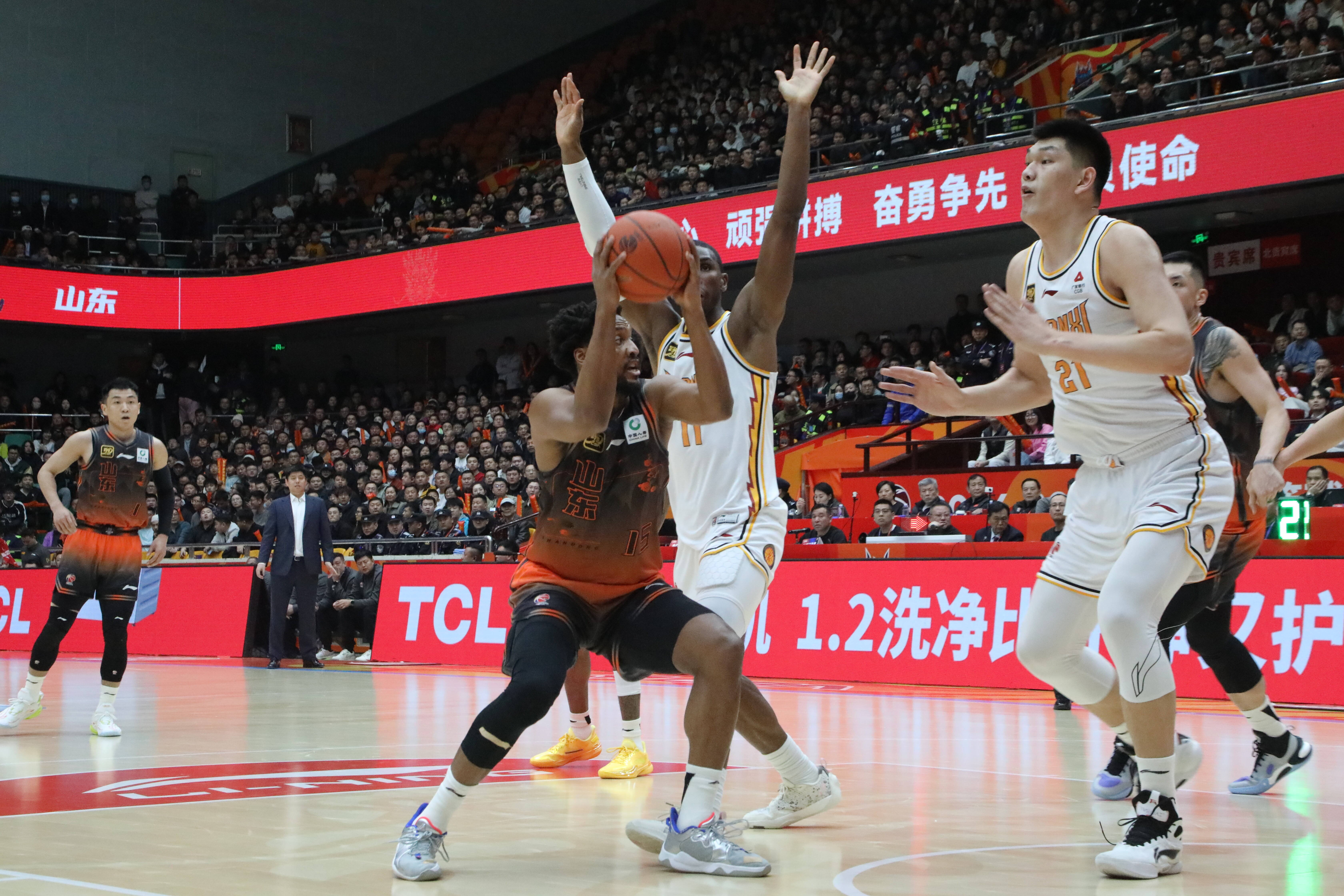 乐鱼-包含冲刺阶段突围战来临；山东男篮围绕CBA常规赛复出首秀；信心回归；训练强度明显提升的词条-乐鱼