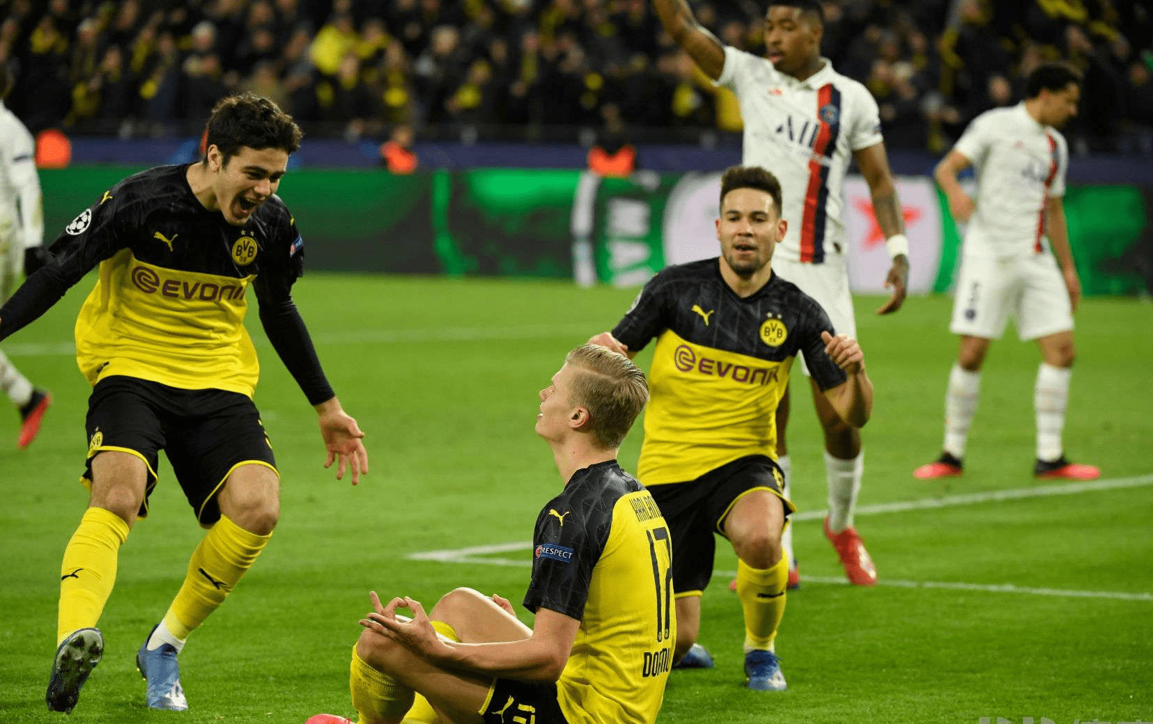 乐鱼体育-转会期突围战来临，上海海港围绕德甲防线松动，压力陡增，赛程密集仍需轮换-乐鱼体育