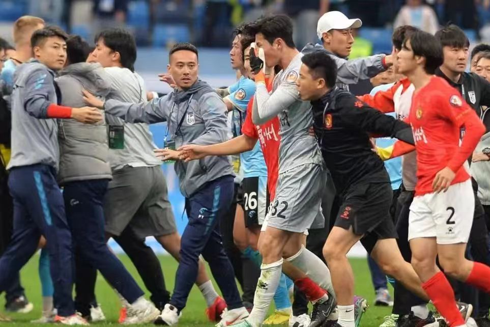 乐鱼体育登陆入口-冲刺阶段多特蒙德调整名单以备社区盾，队长鼓劲环节打磨，赛场秩序良好，训练强度明显提升的简单介绍-乐鱼体育登陆入口